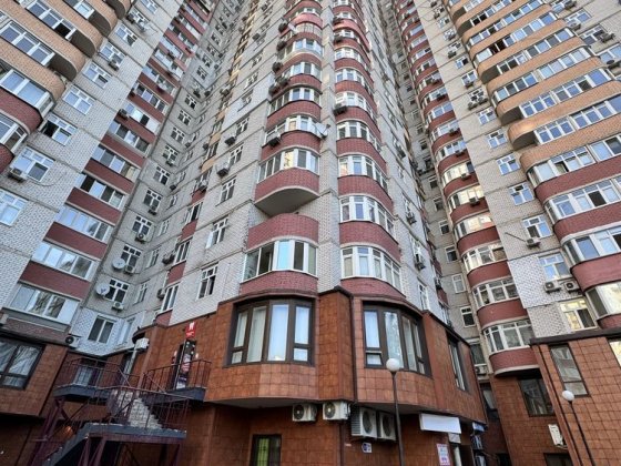 Продаж 3-х кімнатної квартири з окремим входом, 2 поверх, м. Київ, вул. Петра Калнишевського (Михайл