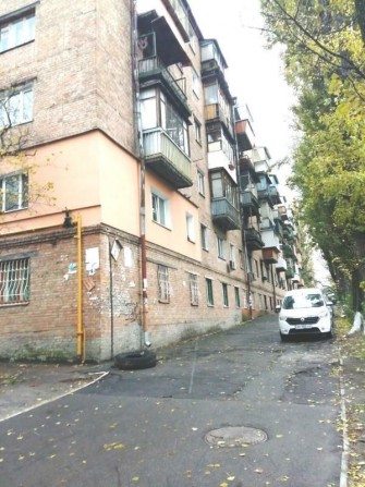 Вул Добрий Шлях 5, біля метро Голосіївська - фото 1