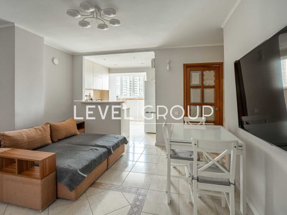 Продаж 3 кімнатної квартири з якісним ремонтом 83.3м, вул. Дністерська 19, метро Дарниця 15 хв.