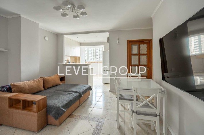 Продаж 3 кімнатної квартири з якісним ремонтом 83.3м, вул. Дністерська 19, метро Дарниця 15 хв. - фото 1