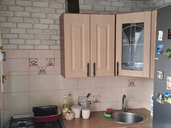 Продажа кв-ры  3смр Днепровский район  ул.Пражская 20  1/5к 60/45/7.7  отлично под жилье или бизнес 