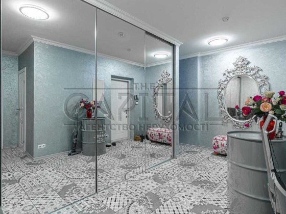 Продаж видової 4-к квартира в житловому комплексі "Київська Венеція" 121 м2