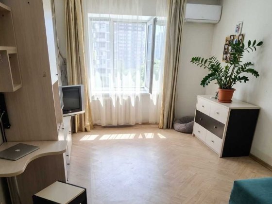 Продаж 1к квартири, вул. Ревуцького 5 Киев