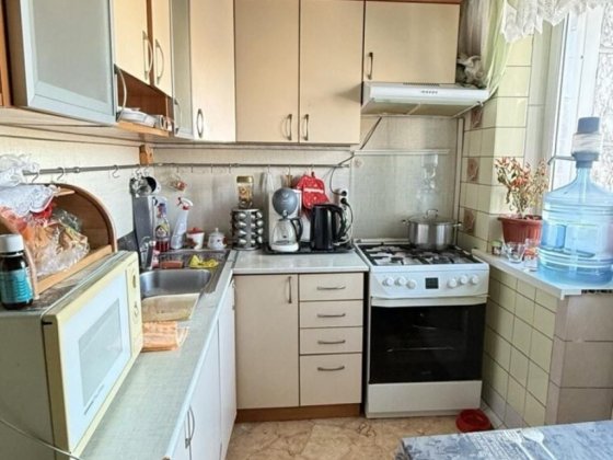 Продаж квартири 3к Мілютенка, 30/12 м.Лісова Київ Київ
