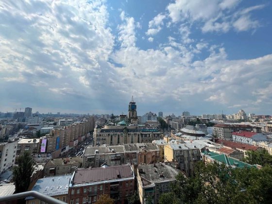 Центр, Кропивницького, 8, продаж квартири з двома паркомісцями  - входять у вартість!