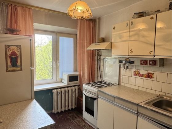 Продам 2-кім квартиру з газом вул. Виставкова 6 (Потєхіна 6) між метро ВДНГ і метро Голосіївська Київ