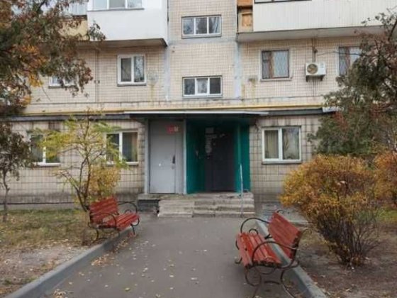 Продам  2к  на  Березняках (  Бучми  6) Київ