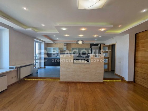Продам 3 к. Панаса Мирного 28 а . Печерськ