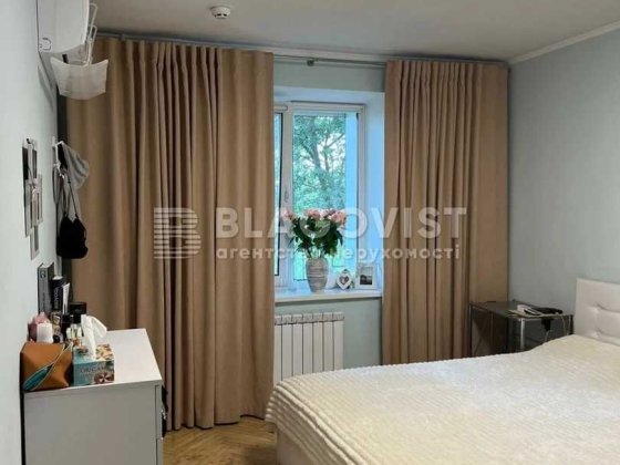 Продаж 4К квартири вулиця Івасюка метро Оболонь