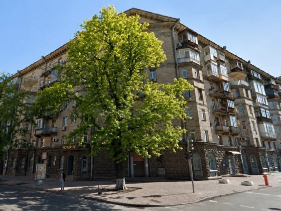 2к 52м2 Печерськ  Арсенальна сталінка біля Маріїнського парку -квартира з потенціалом у самому серці Киев