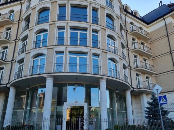 Продаж квартири 376 м2 Renaissance Residence Новоселицька Добролюбова Киев