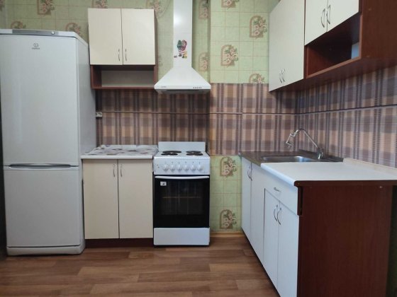 Продам  1 - кімнатну квартиру біля метро Осокорки Киев