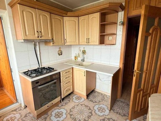 Продам 3-кімнатну квартиру вул. Харівське шосе Дніпровський р-н DT Київ