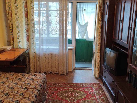 Продам  2 -х кім. квартиру вул.Празька 29/1
