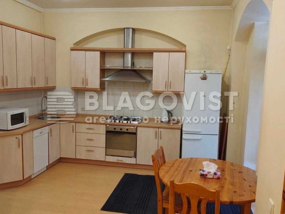 Продаж Хрещатик!Золоті Ворта!2К/50м2 світла тепла зручна будинок двір!