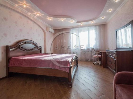 Продаж просторої 2к. квартири в ЖК Парковий  на бульв. Миколи Руденка Київ