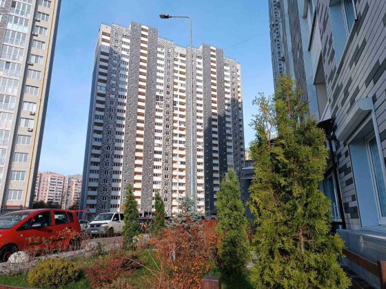 Вигідна двокімнатна з ремонтом в ЖК Ревуцький поруч метро та озеро, без комісії! Автономне опалення!