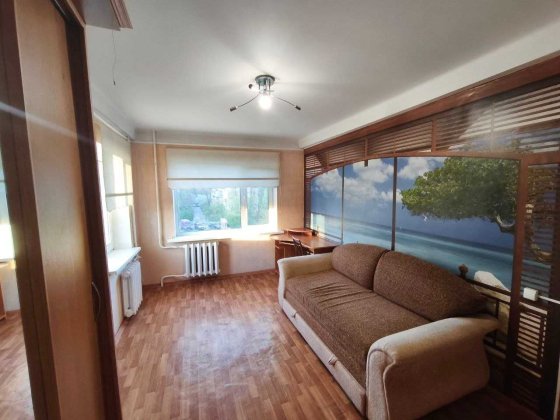 Продаж 2к квартири вул. Зодчих 26