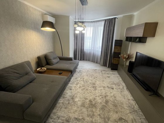 Продаж вул. Академіка  Єфремова ( Уборевича )19-а комфортна 2 кв.  63 кв.м