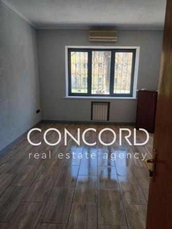Соломʼянка. Продам 2к Максима Токарева (Вузівська) вул., 4. Сталінка - фото 1