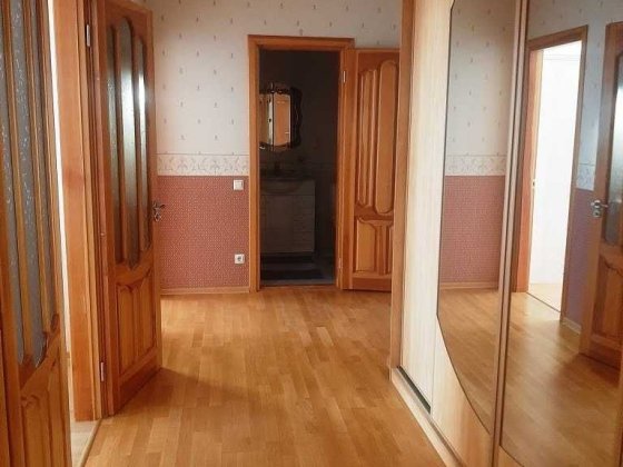 Продається  двостороння 3-кімнатна квартира, вул. Волинська , 10 Киев
