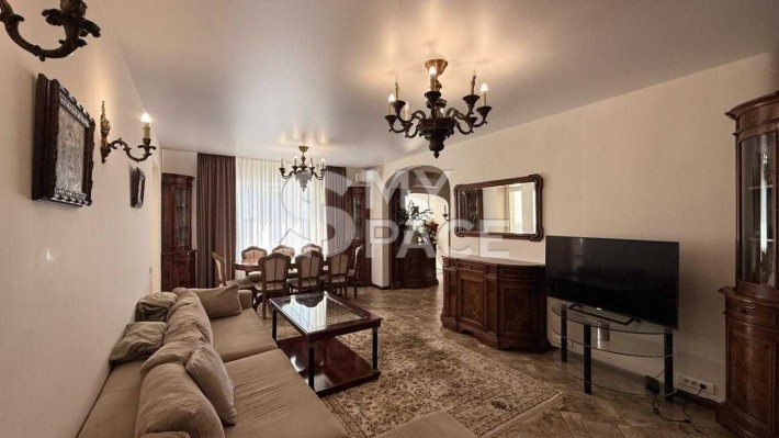 Продам велику видову квартиру 111.3м2 на пр-ті Лобановського 9/1 - фото 1