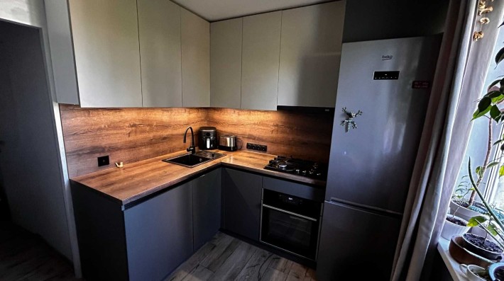 3-кімнатна квартира з ремонтом від власника (58,9 м² + кладова 2,5 м² ) - фото 1