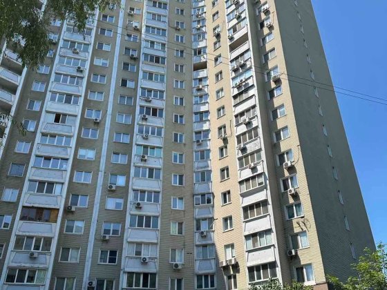 Двухкомнатная  Яблонськой  срочно  продам Київ