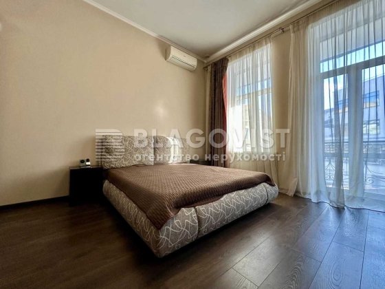 Продаж 2-х кімнатної квартири вул.Велика Житомирська 31 Дореволюційний будинок Царський м.Золоті Вор Київ