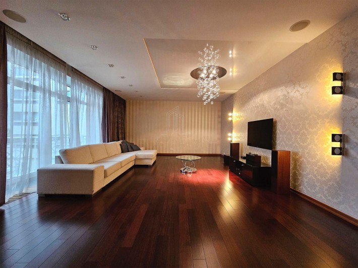 Продам 4к квартиру, вул. Дмитрівська, 76 - фото 1