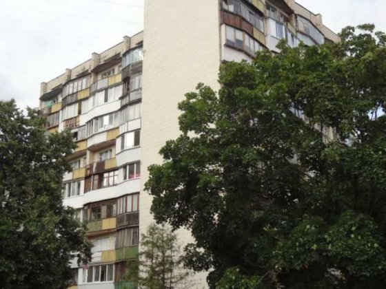 Продаж 1/2 частини квартири в Святошинському районі Київ