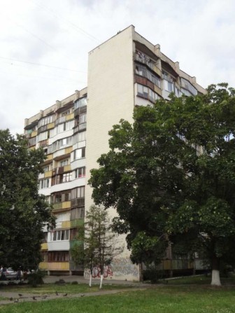 Продаж 1/2 частини квартири в Святошинському районі - фото 1