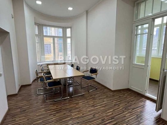 Продаж 4-к квартири 110м.кв. ЦЕНТР, Майдан незалежності, Костельна, 8