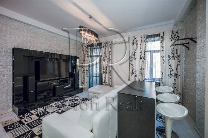 Продаж 2 кімн. квартири на Подолі, вул. Ярославська 30 - фото 1