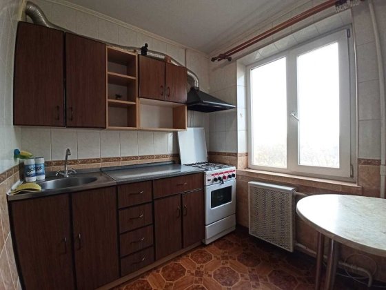 Продам 2к квартиру на Виноградарі, пр-т Свободи 34 Київ