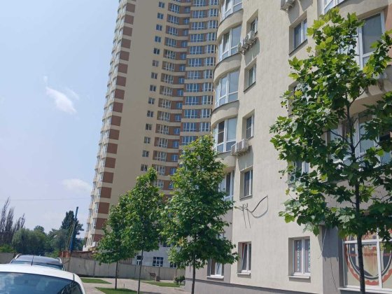 Продам 1 комнатную квартиру с панорамными окнами в сданном доме Киев