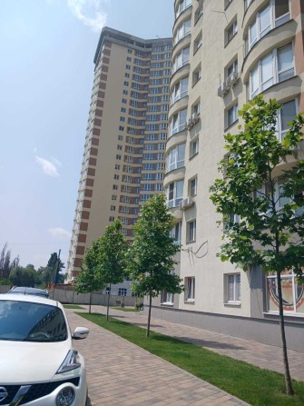 Продам 1 комнатную квартиру с панорамными окнами в сданном доме - фото 1