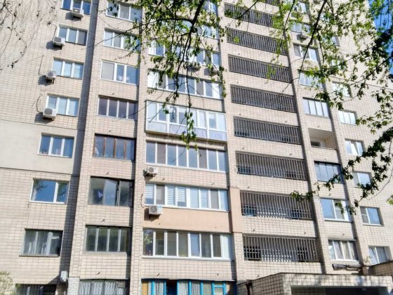 Продам 2-кімнатну квартиру. пр-т Лобановського (Червонозоряний), 37. Київ