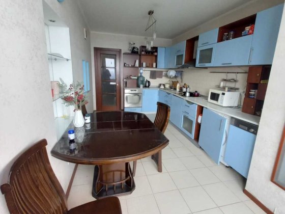 Продам 2-кімнатну квартиру біля метро Святошин. Київ