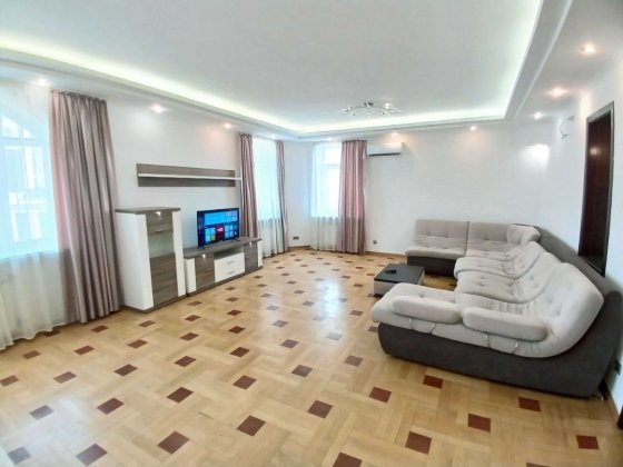 Центр Львівська площа 3 спальні 200м² Обсерваторна, 7 / Золоті ворота Гончара Ярославів Вал Бульварн