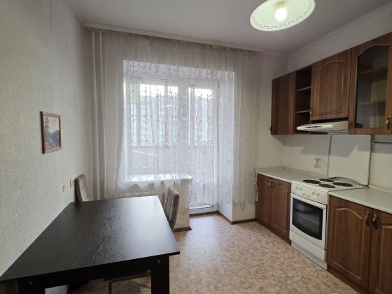 Продаж 1к великої квартири. Вул.  Прилужна  4/15. Метро Академмістечко