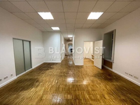 Продаж Квартира під Офіс Центр метро "Золоті Ворота" Киев