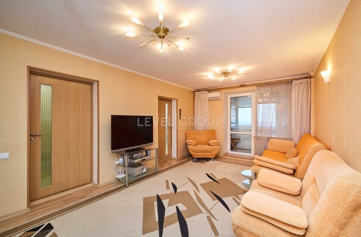 Продаж 2-кімнатної квартири біля метро, 66кв.м  метро Житомирська 3 хвилин пішки ,Святошинська площа - фото 1