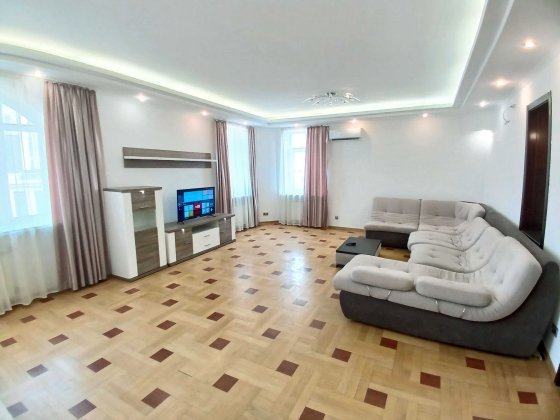 Продаж 4 кімн 200 м² Обсерваторна 7 центр Києва Підземний паркінг
