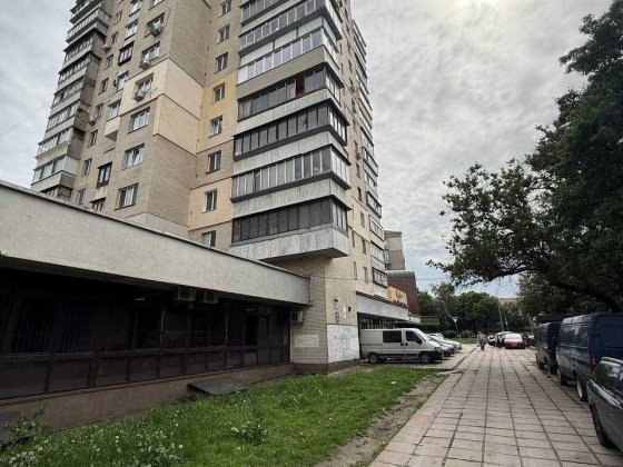 Продаж 3к-квартира проспект Повітрофлотський 19 під ремонт ! Київ