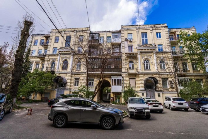 Продаж ЦЕНТР Антоновича Бульварна частина у дворі 85м2 - фото 1