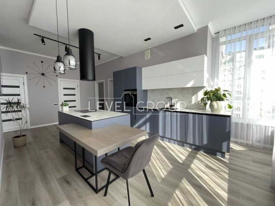 Продам 3-к поруч парк ЖК Пори року, вул.Кудряшова 20Б Солом'янський р-н Киев