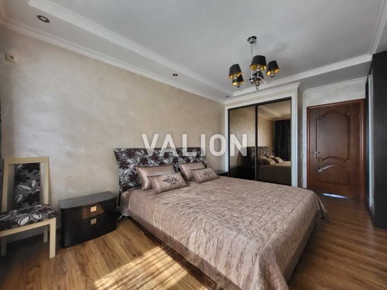 Продам 2-кімнатну квартиру 69 кв.м, Білицька 18, Подільський район, Куренівка. Киев