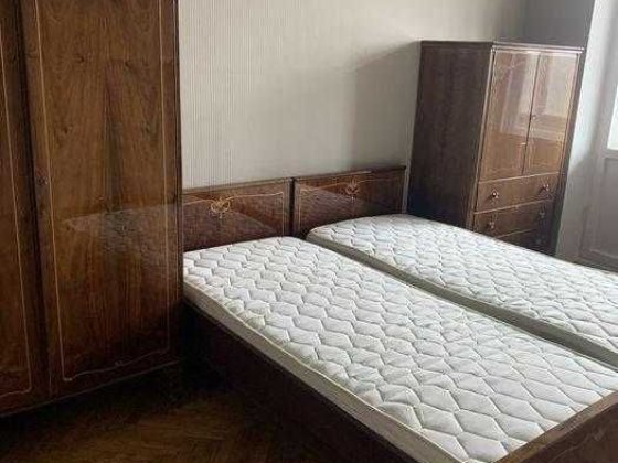 Центр 2к в цегляну будинку, поряд Львівська Площа, Золоті Ворота, Цирк, Пейзажна Алея Гоголівська 36