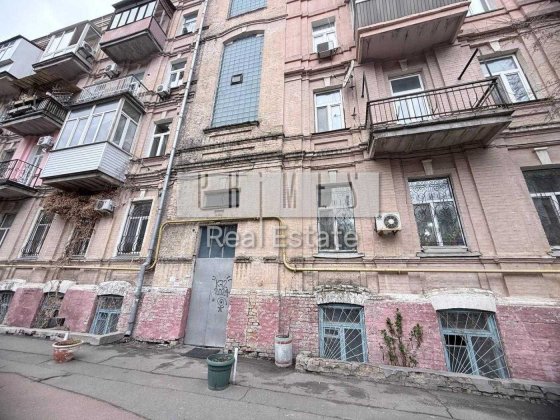 Продаж 3-к квартири Царський Будинок 67м Золоті Ворота Центр Б. Хмельницького Вікна у двір!
